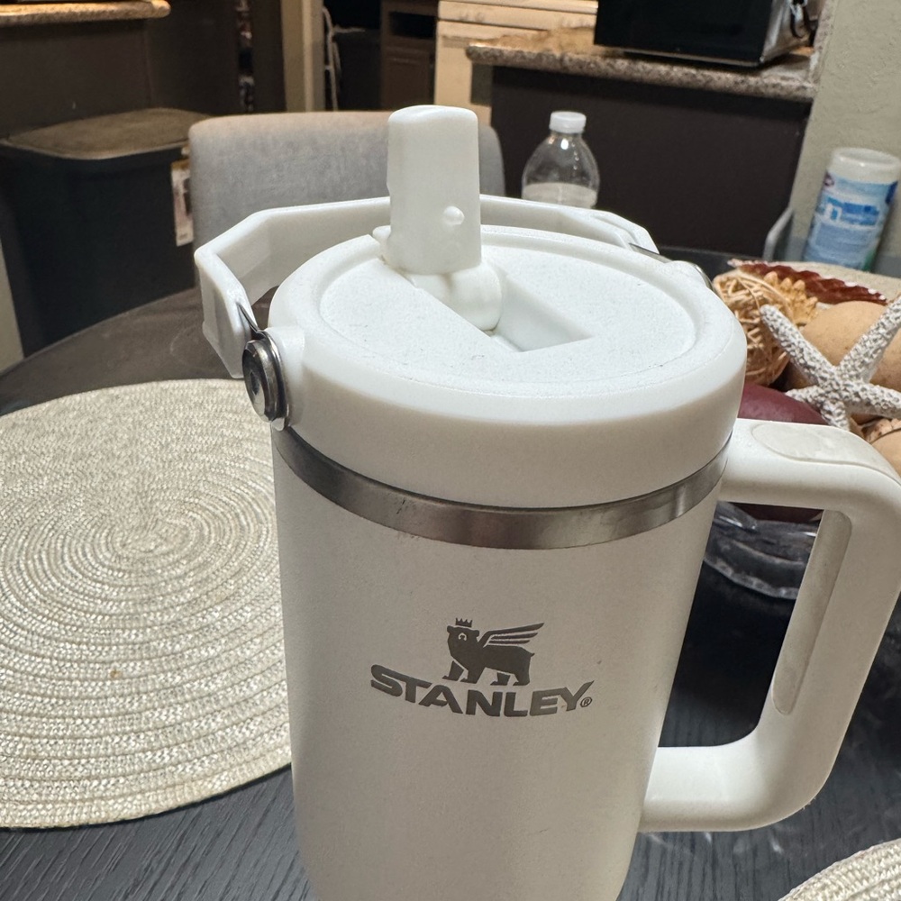 Stanley Classic White Travel Mug - Picture 3 of 4